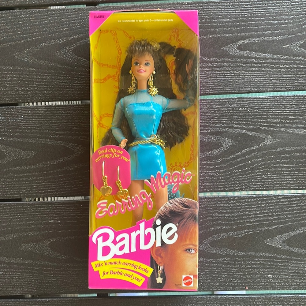 NRFB Earring Magic Brunette Barbie ✨